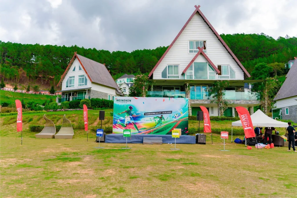 Sân team building trên đồi Đà Lạt chuẩn bị cho đoàn Heineken