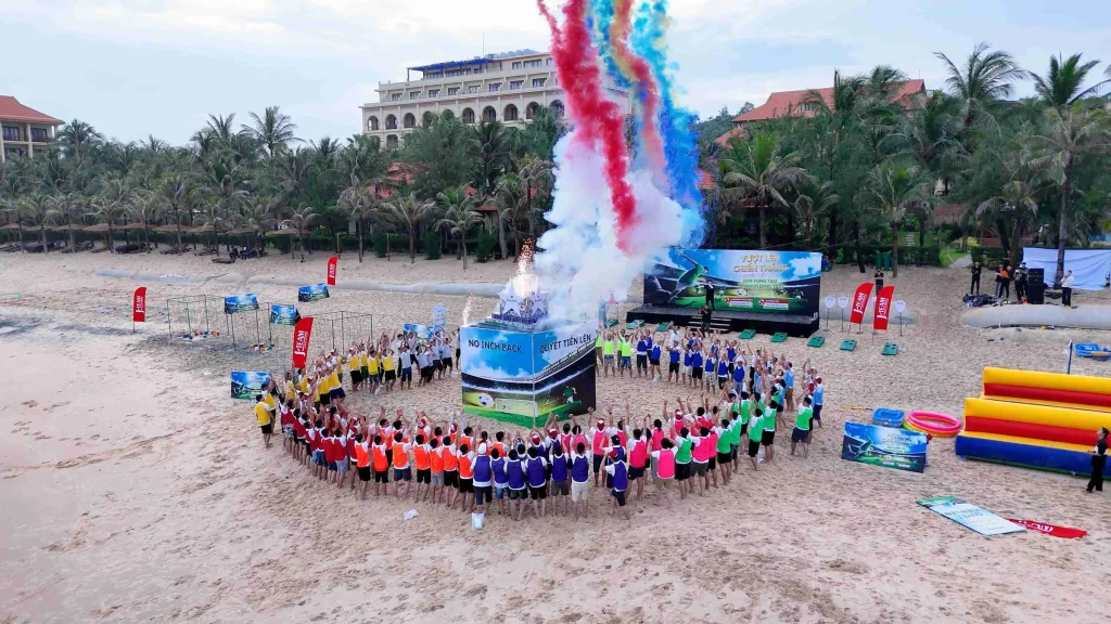 Toàn cảnh flycam chương trình team building Heineken Việt Nam trên bãi biển Mũi Né 2025